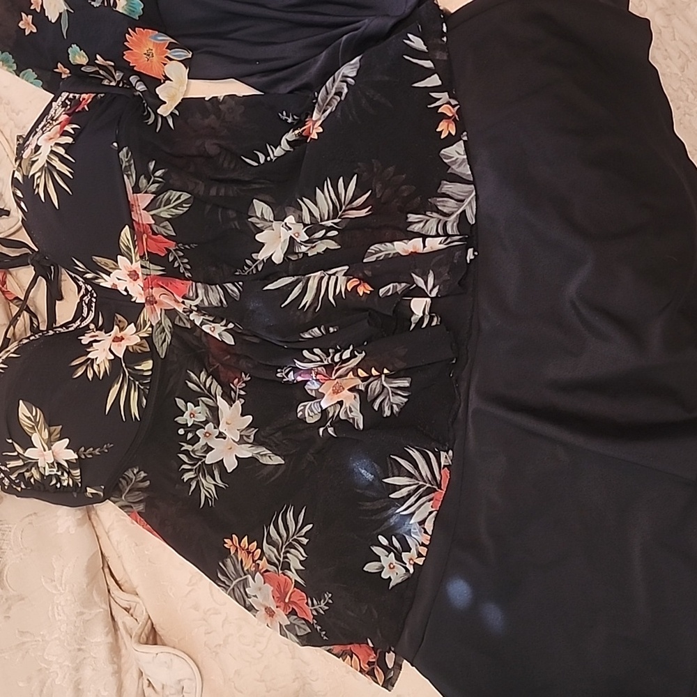 3 Womens Bathings Suits - Picture 3 of 13